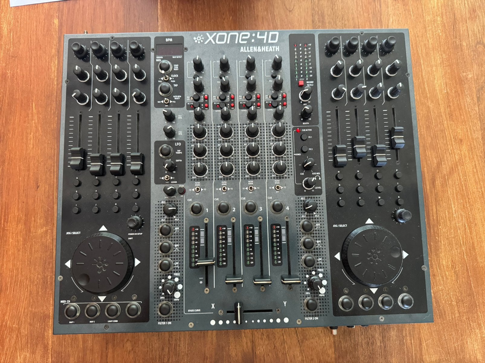 Xone 4D mixer, Ophalen of Verzenden, Zo goed als nieuw, Overige aantallen, Overige merken
