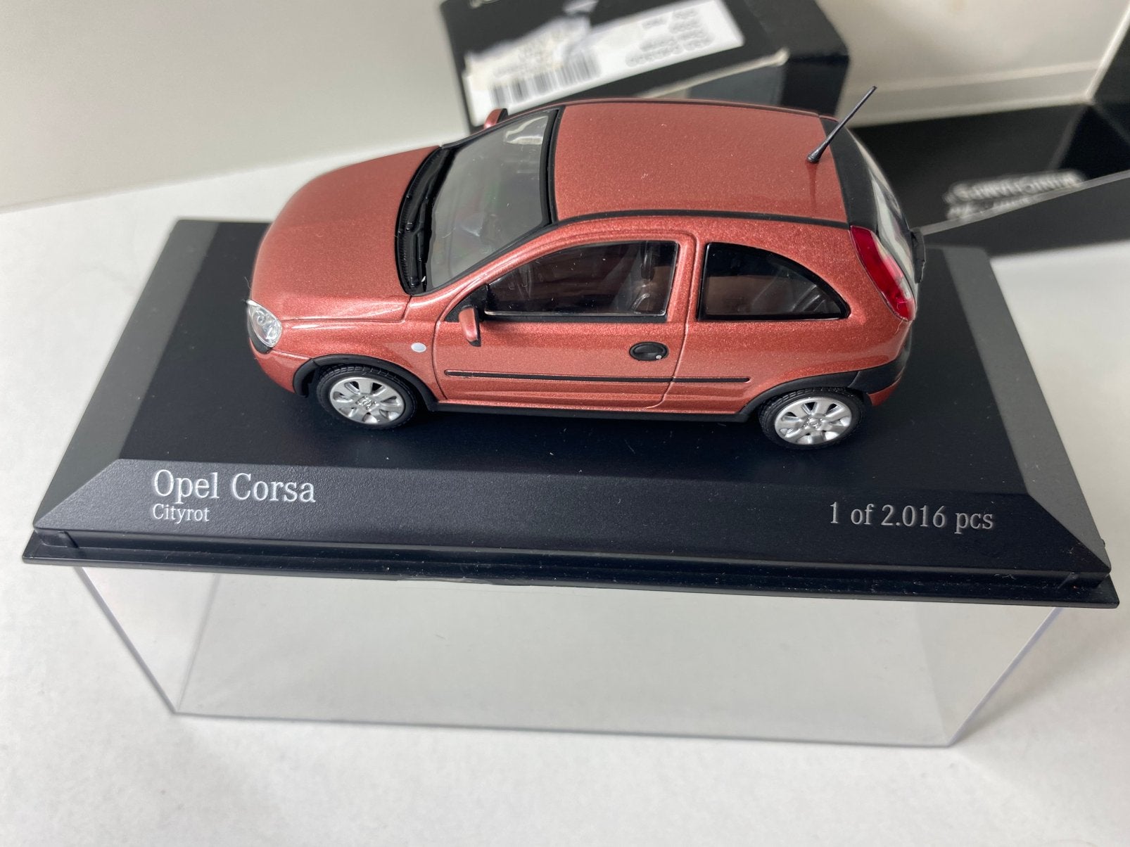 1:43 Opel CORSA ( cityrood)-in OVP, Hobby en Vrije tijd, Modelauto's | 1:43, Ophalen of Verzenden, Zo goed als nieuw, Auto, Overige merken