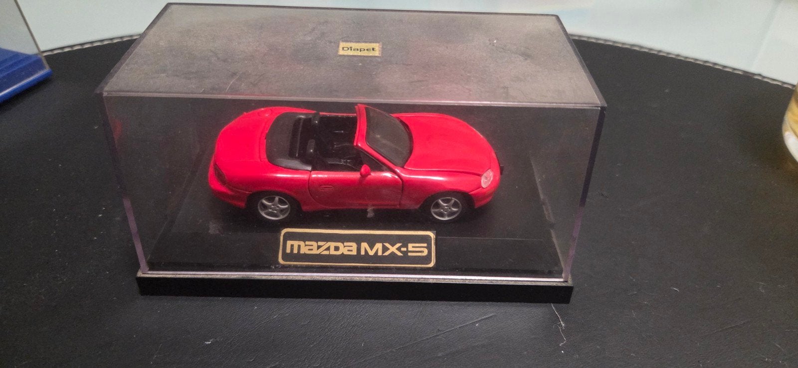 Mazda MX-5 modelauto in displaycase, Hobby en Vrije tijd, Ophalen of Verzenden, Zo goed als nieuw, Auto, Overige merken