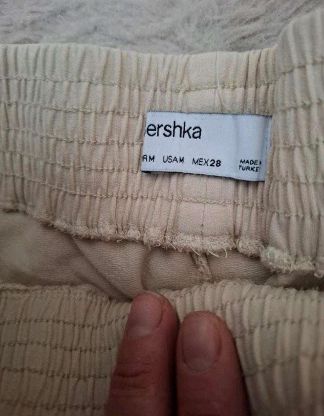 Bershka crème jogger broek – maat S (USAM) – elastische tail, Kleding | Dames, Maat 38/40 (M), Beige, Zo goed als nieuw, Lang