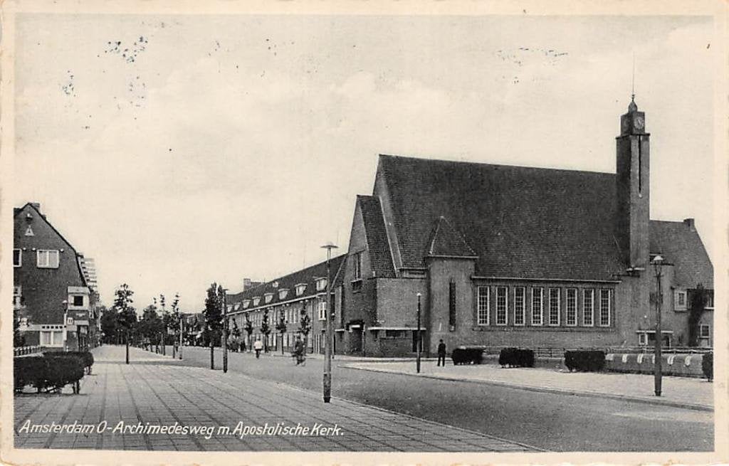 Amsterdam Oost Archimedesweg met Apostolische Kerk, Ophalen of Verzenden, 1920 tot 1940, Gelopen, Noord-Holland