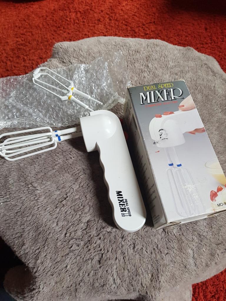 Kleine Handmixer op batterijen, handig op vakantie., Ophalen of Verzenden, Zo goed als nieuw
