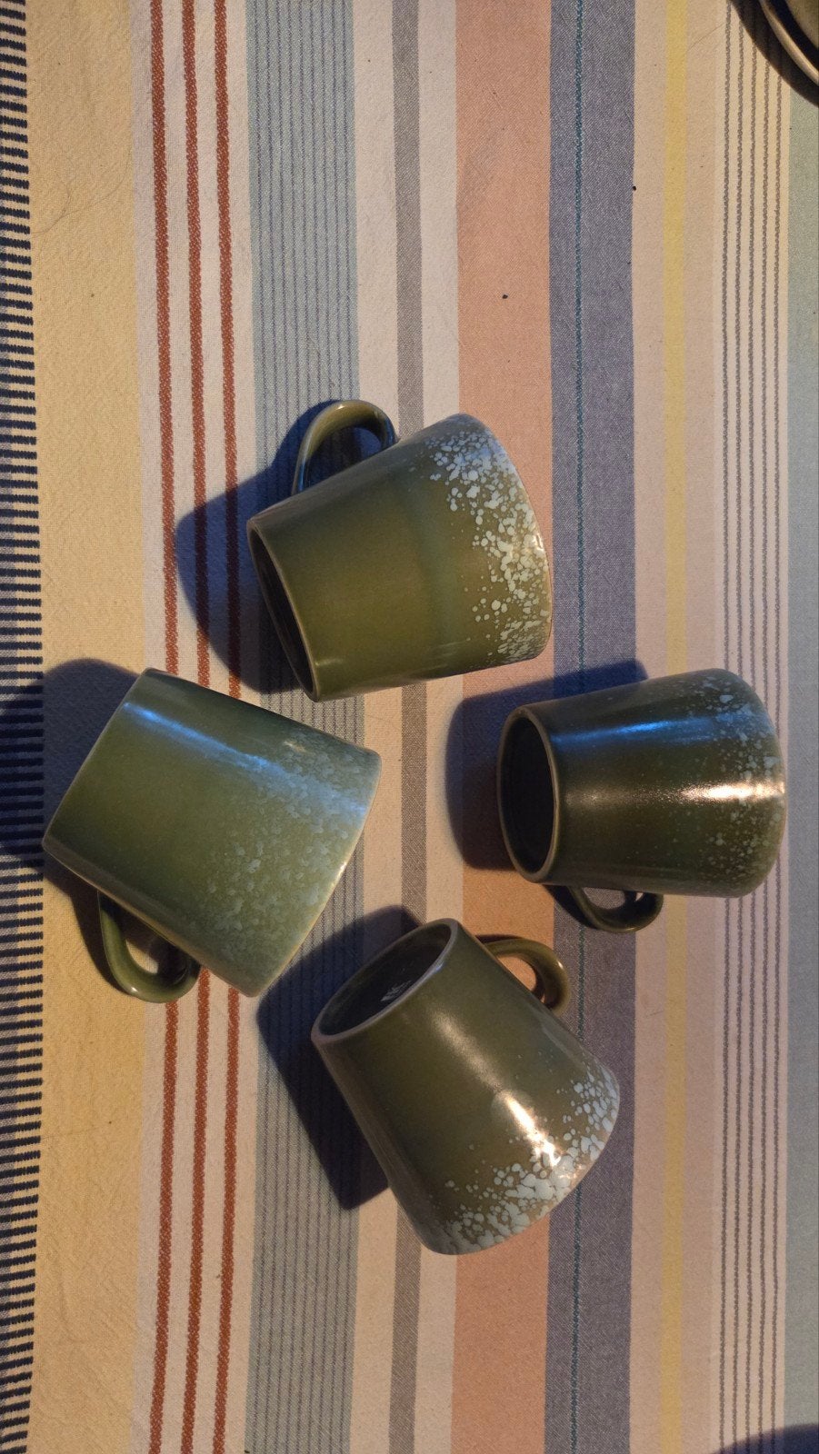Set van 4 HK living cappuccino mokken - Groen grass, Keramiek, Ophalen of Verzenden, Zo goed als nieuw, Overige stijlen