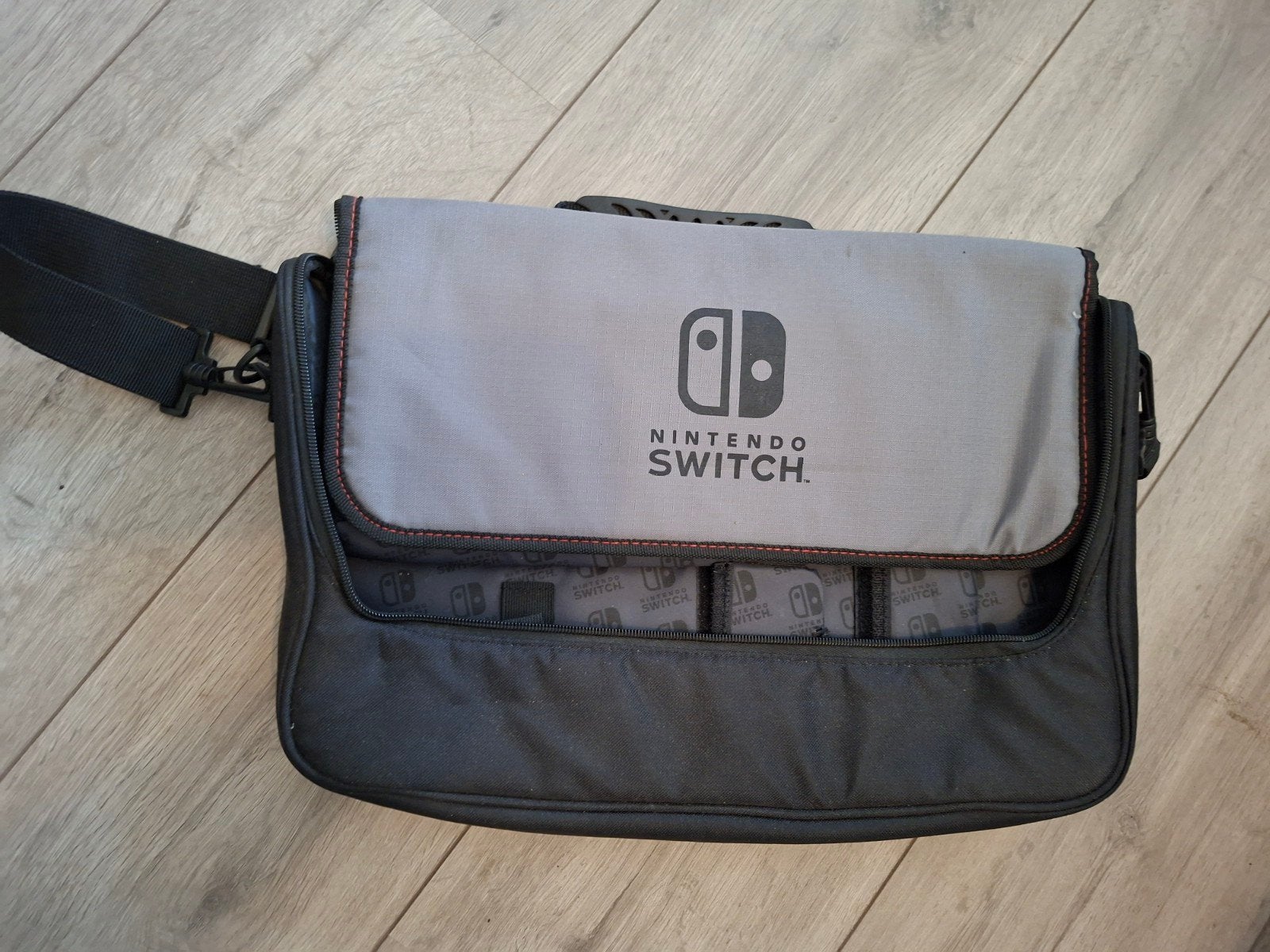 Nintendo Switch draagtas - Bescherm je console onderweg!, Spelcomputers en Games, Ophalen of Verzenden, Zo goed als nieuw