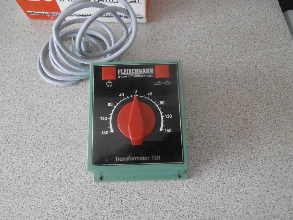 Trafo Fleischmann 720, Hobby en Vrije tijd, Modeltreinen | H0, Transformator of Voeding, Gelijkstroom, Fleischmann, Ophalen of Verzenden