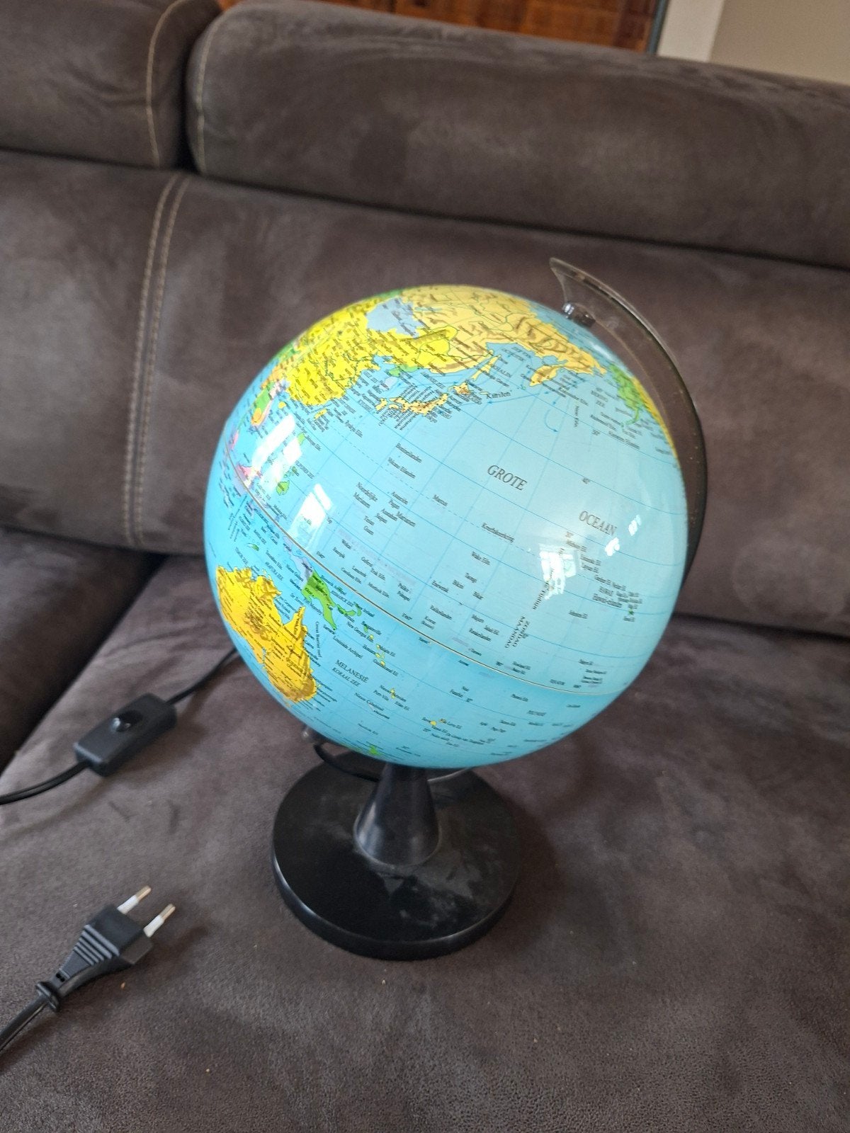 Verlichte Wereldbol met Draaifunctie, Ophalen, Interactief, Zo goed als nieuw