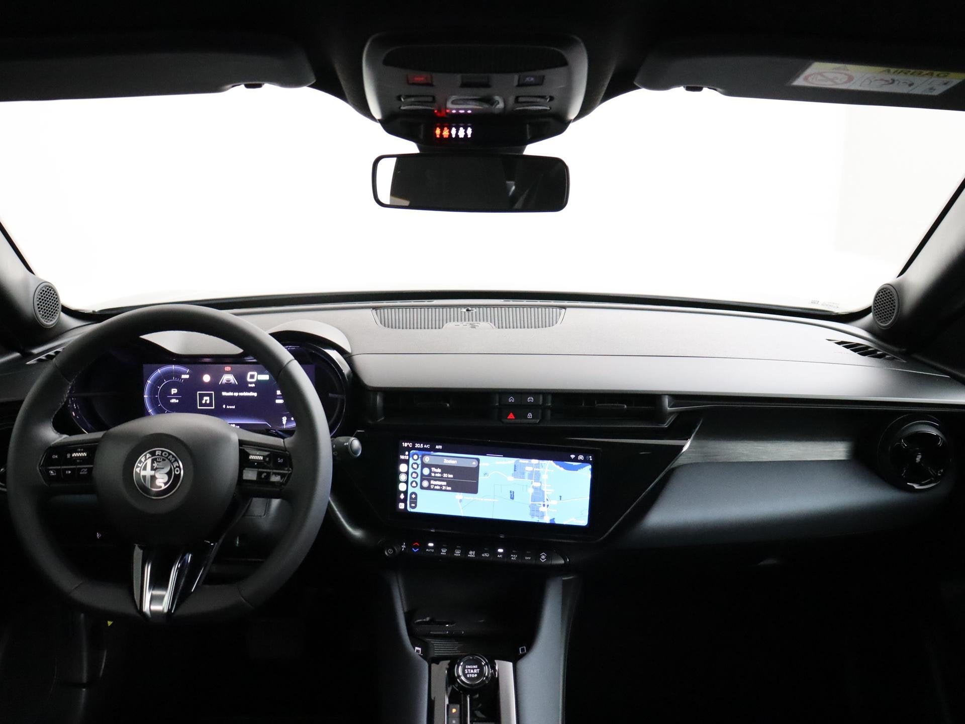 Alfa Romeo Junior Elettrica 54 kWh Climate control | ACC | C, Auto's, 413 km, Stof, Gebruikt, Parkeersensor