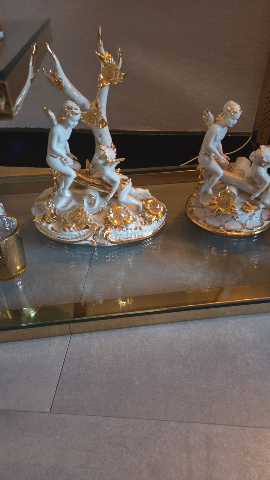 Capodimonte engelen op wip, Ophalen