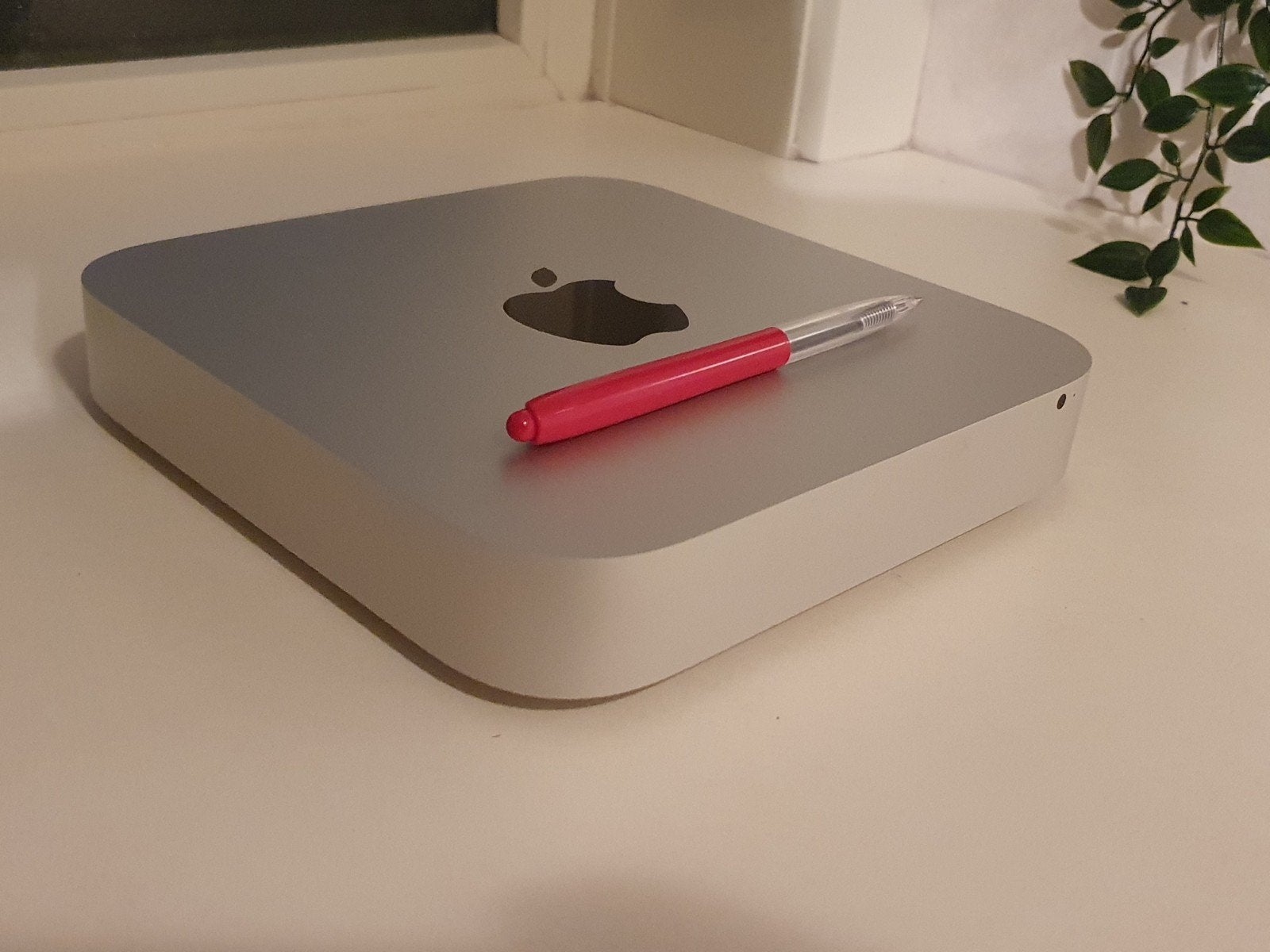 Mac Mini 2014 totaal 2 x beschikbaar incl voedingskabel, Computers en Software, Apple Desktops, Ophalen of Verzenden, Zo goed als nieuw