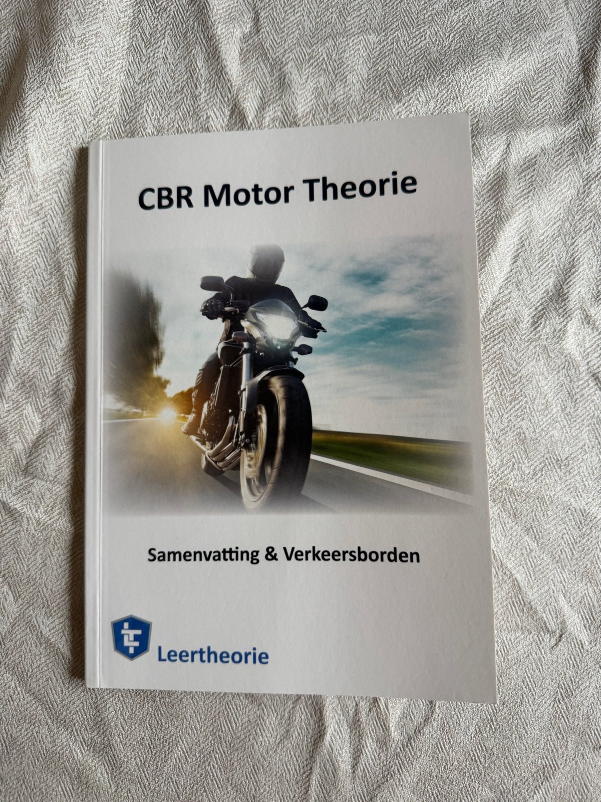 CBR Motor Theorie Samenvatting & Verkeersborden, Boeken, Ophalen of Verzenden, Zo goed als nieuw, Overige niveaus