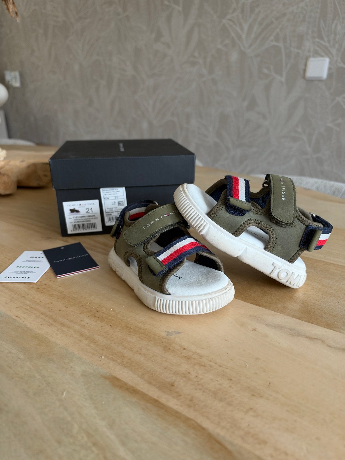 Zgan Tommy Hilfiger stripes velcro sandalen maat 21, Overige typen, Ophalen of Verzenden, Zo goed als nieuw, Jongen