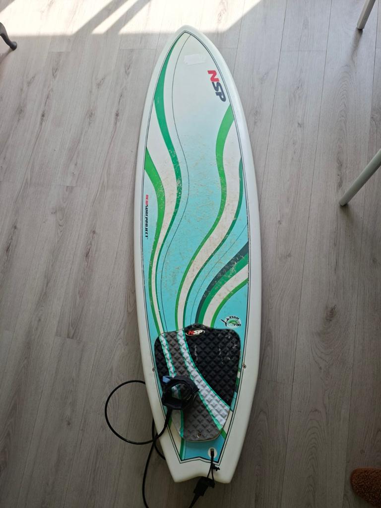 NSP Fish Surfboard 5'6" met Leash en Traction Pad, Watersport en Boten, Golfsurfen, Gebruikt, Fish, Met koord, Ophalen