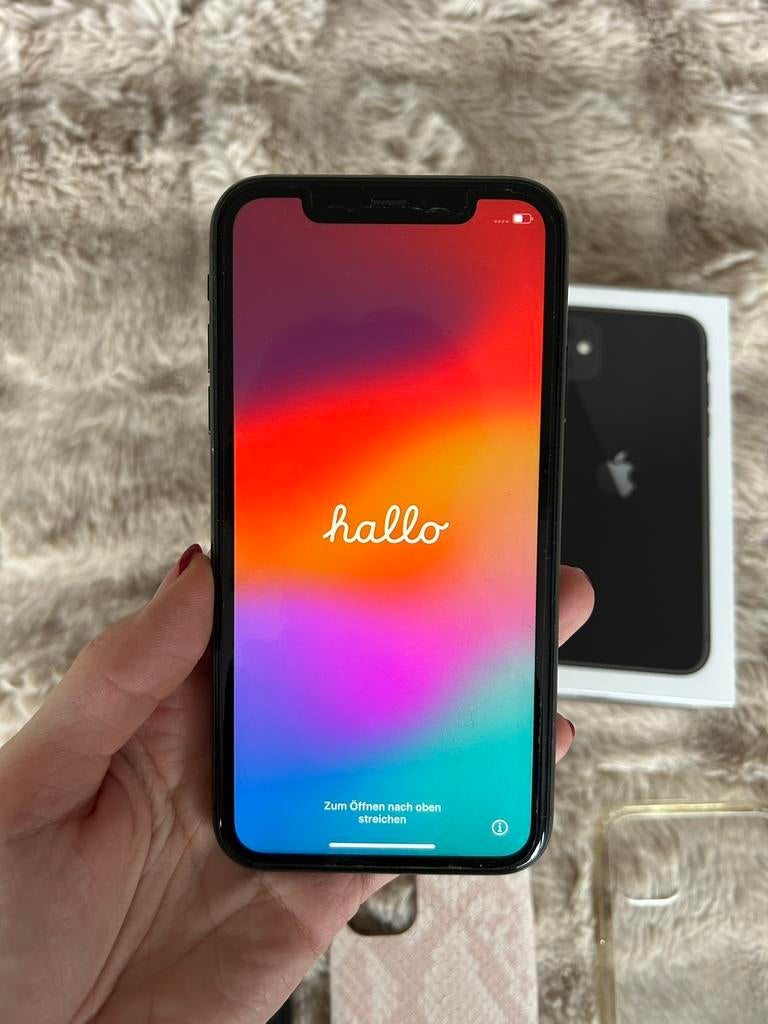 iPhone 11 11 64gb zwart in goede staat + doosje en 4 hoesjes, Telecommunicatie, Mobiele telefoons | Apple iPhone, Gebruikt, 75 %