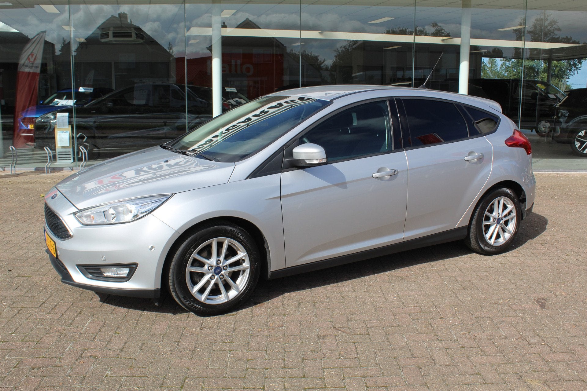 Ford Focus 1.0 125PK Titanium , 5 deurs , Erg goed onderhoud, 12 maanden, Stof, Gebruikt, Bluetooth