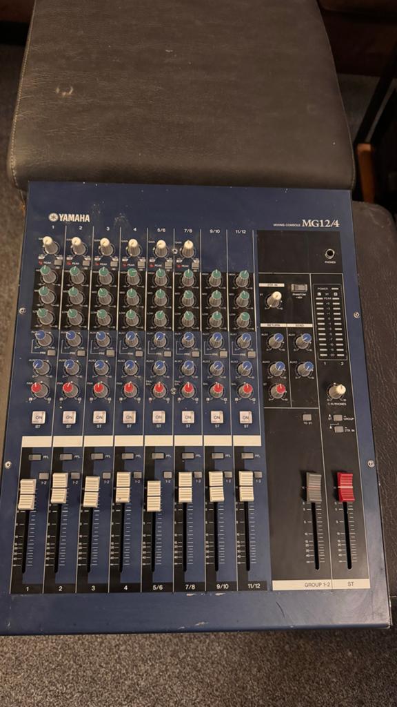 Yamaha MG12/4 Mengpaneel met 19 inch rack mounts, Muziek en Instrumenten, Mengpanelen, Ophalen of Verzenden, Gebruikt, 10 tot 20 kanalen