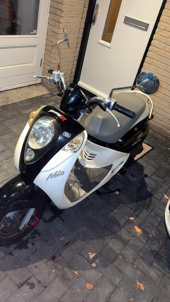 Sym Mio 50 scooter, Gebruikt, Maximaal 45 km/u, Benzine, Ophalen