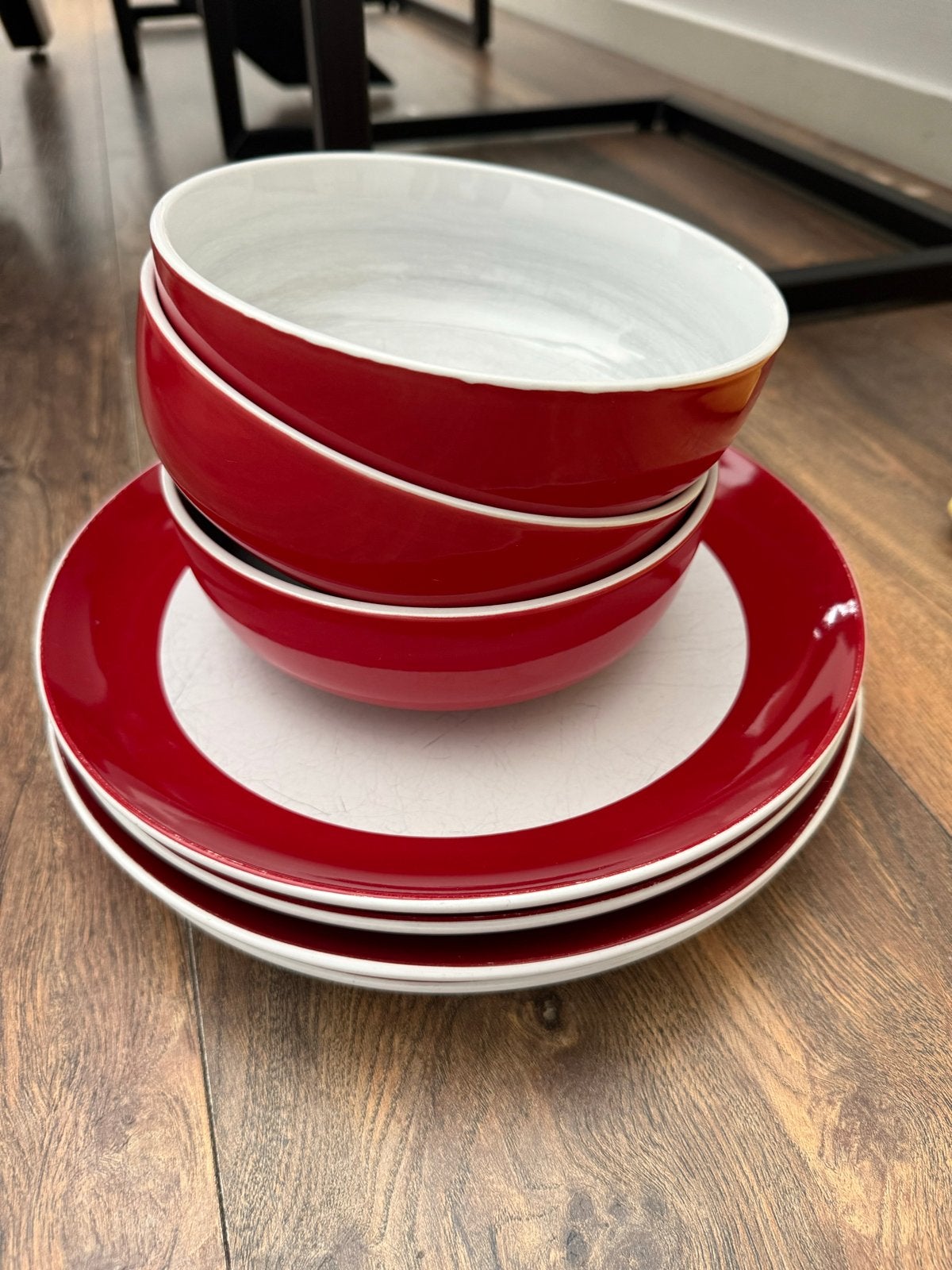 Mooi rood servies: 3 borden en 3 kommen, Ophalen, Gebruikt, Keramiek, Modern