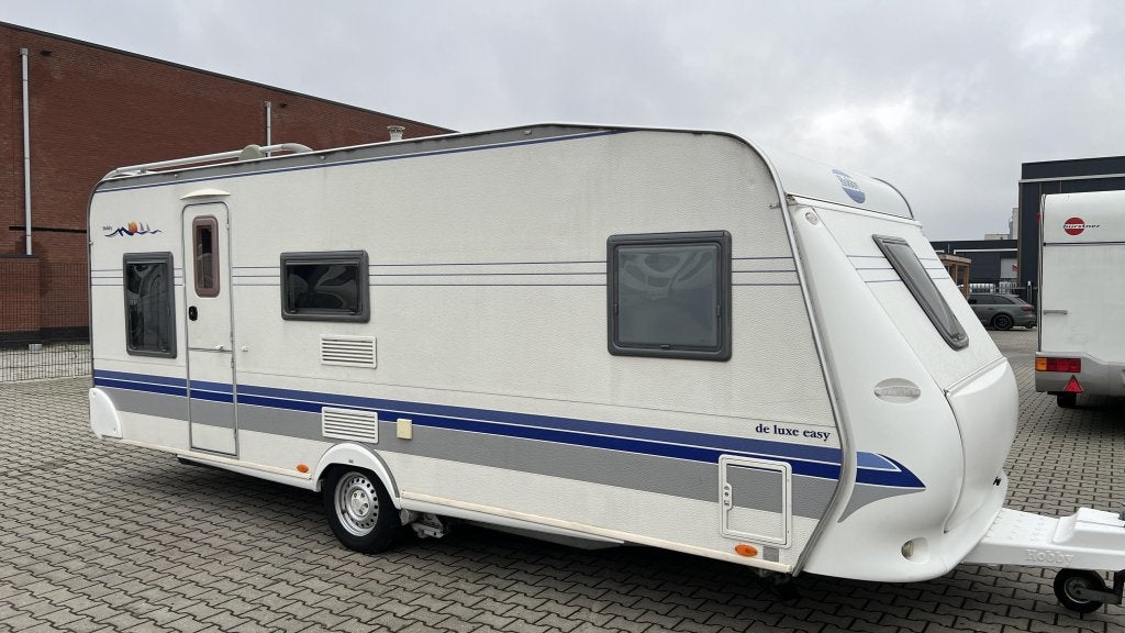 Hobby De luxe Easy 560 KMFE bouwjaar 2005 met voortent, Caravans en Kamperen, Dwars-stapelbed, Rondzit, Hobby, Bedrijf