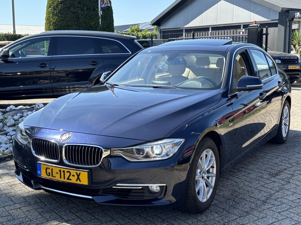 BMW 3-serie 320i High Exe Sedan Automaat 2015 Schuifdak Deal, Automaat, Dealer onderhouden, Achterwielaandrijving, Gebruikt
