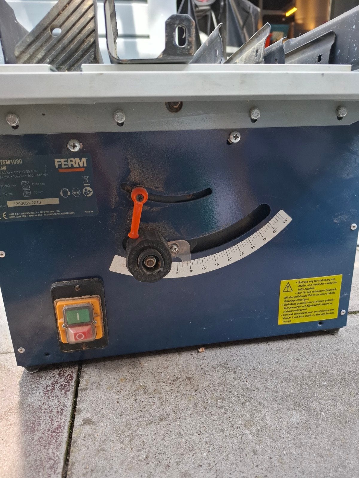 Ferm TSM1030 Tafelzaag - 1500W, 250mm zaagblad, Doe-het-zelf en Verbouw, Gereedschap | Zaagmachines, Gebruikt, Cirkelzaag, 70 mm of meer