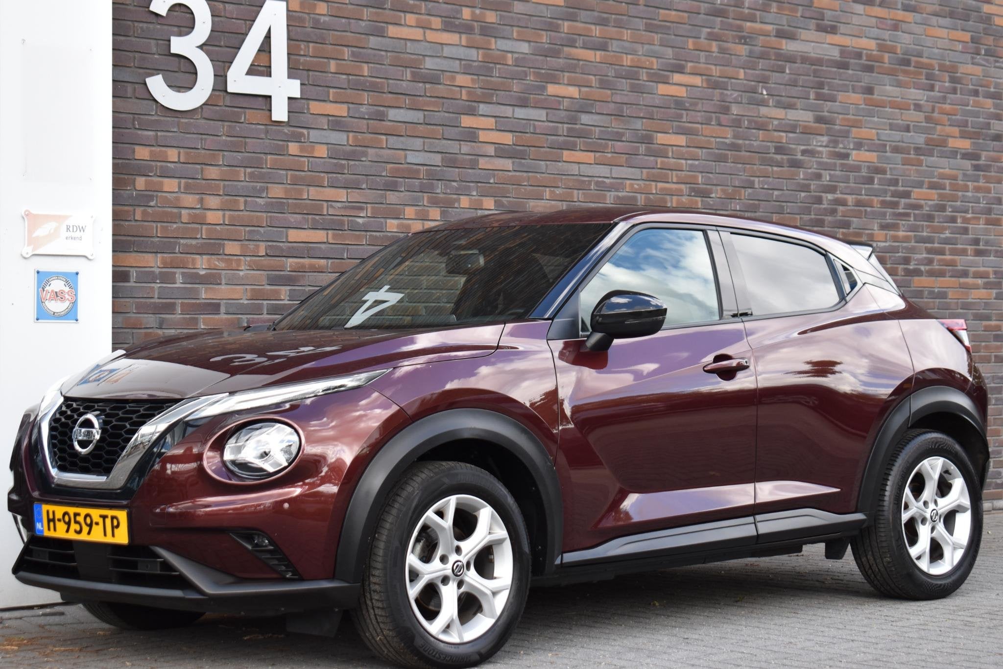 Foto 3 van Nissan Juke 1.0 DIG-T N-Connecta ECC TH