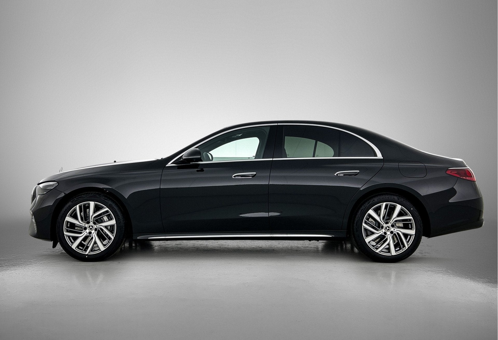 Mercedes-Benz E-Klasse 300 e Business Solution Luxury | Wint, Auto's, Automaat, Achterwielaandrijving, Zwart, Zwart