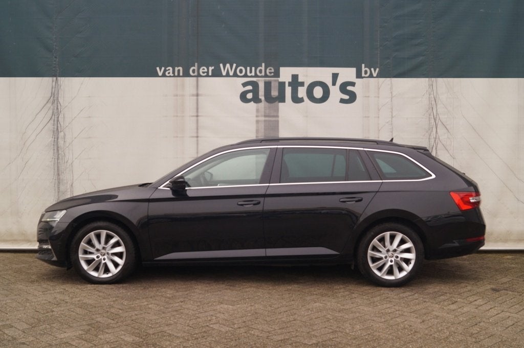 Skoda Superb Combi 1.4 TSI iV PHEV Business Edition Plus -NA, Auto's, Skoda, Stof, Euro 6, 4 cilinders, Zwart