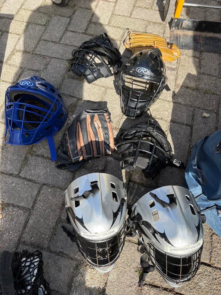 Hockey helmen, Ophalen, Zo goed als nieuw