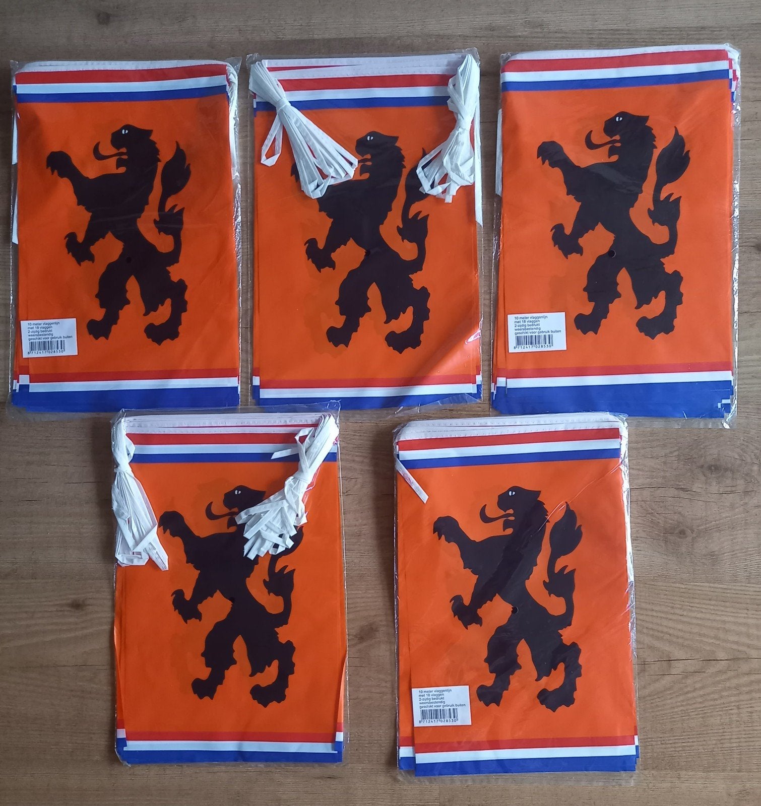 Setje van 5 WK vlaggetjes., Ophalen