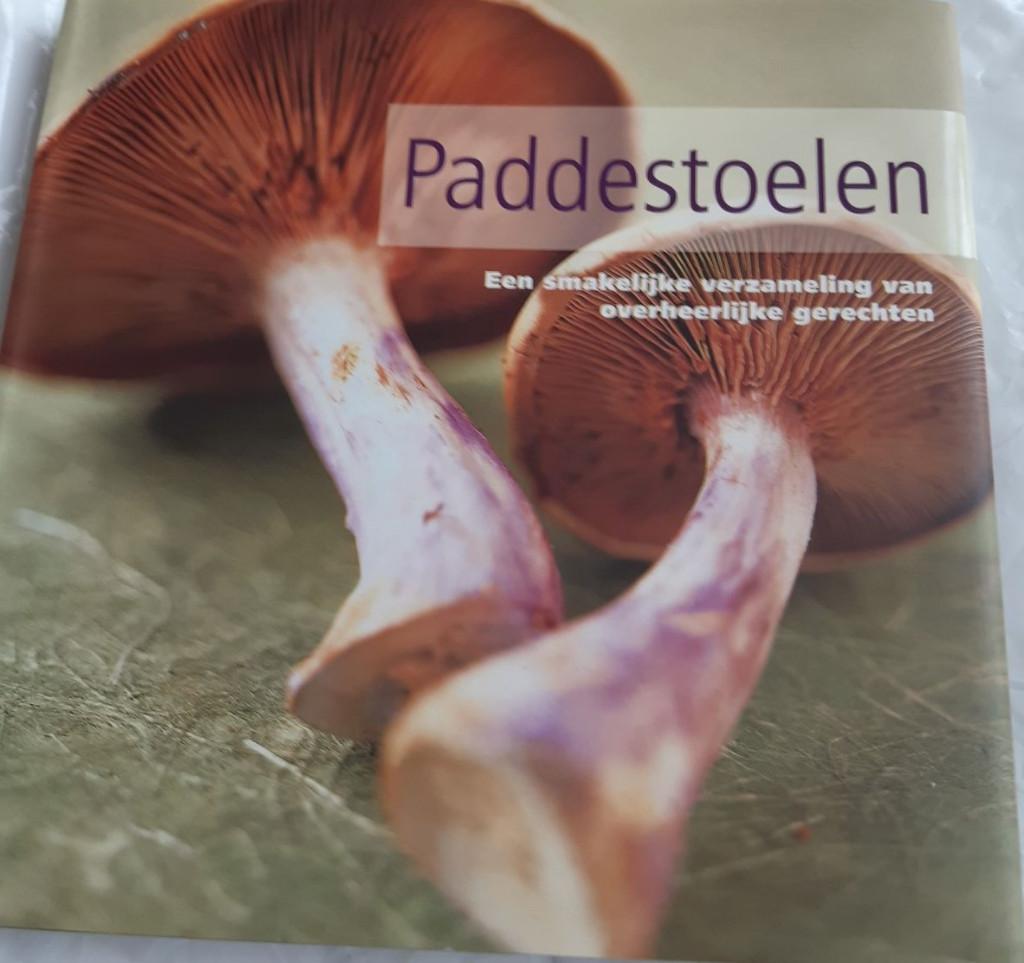 Paddestoelen een smakelijke verzameling, Ophalen of Verzenden, Gelezen, Lesley Mackley, Azië en Oosters