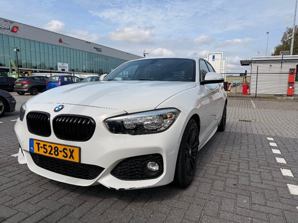 BMW 1-Serie 116i 109pk 2015 Wit, 1-Serie, Achterwielaandrijving, 1280 kg, Zwart