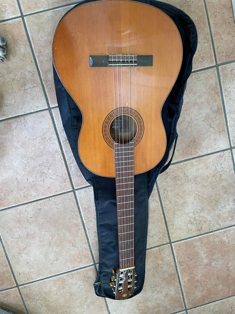 Gitaar Yamaha akoestisch met hoes 1 snaar kapot, Muziek en Instrumenten, Snaarinstrumenten | Gitaren | Akoestisch, Ophalen, Gebruikt