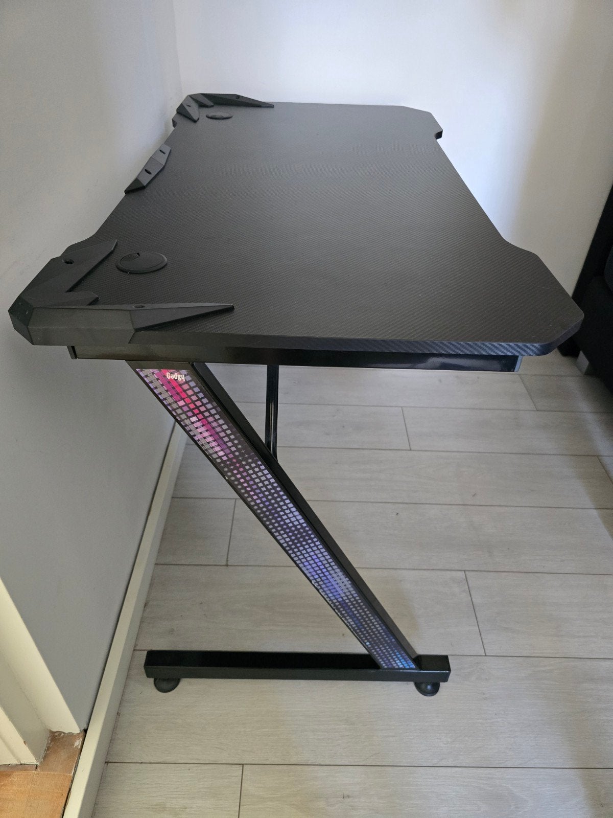 Gadgy Game Bureau Carbon (110x60 cm) – Zwart met Bekerhouder, Ophalen, Zwart, 110 cm, Zo goed als nieuw