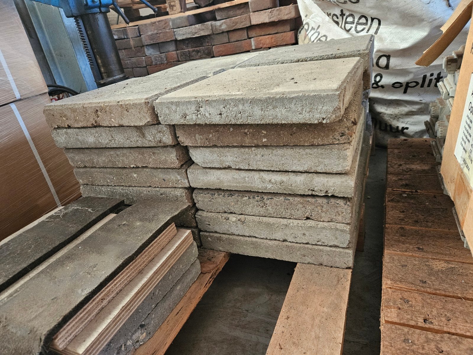 35 (stoeptegels) 30 x 30 cm gratis af te halen, Tuin en Terras, Ophalen, Gebruikt, Beton, Terrastegels