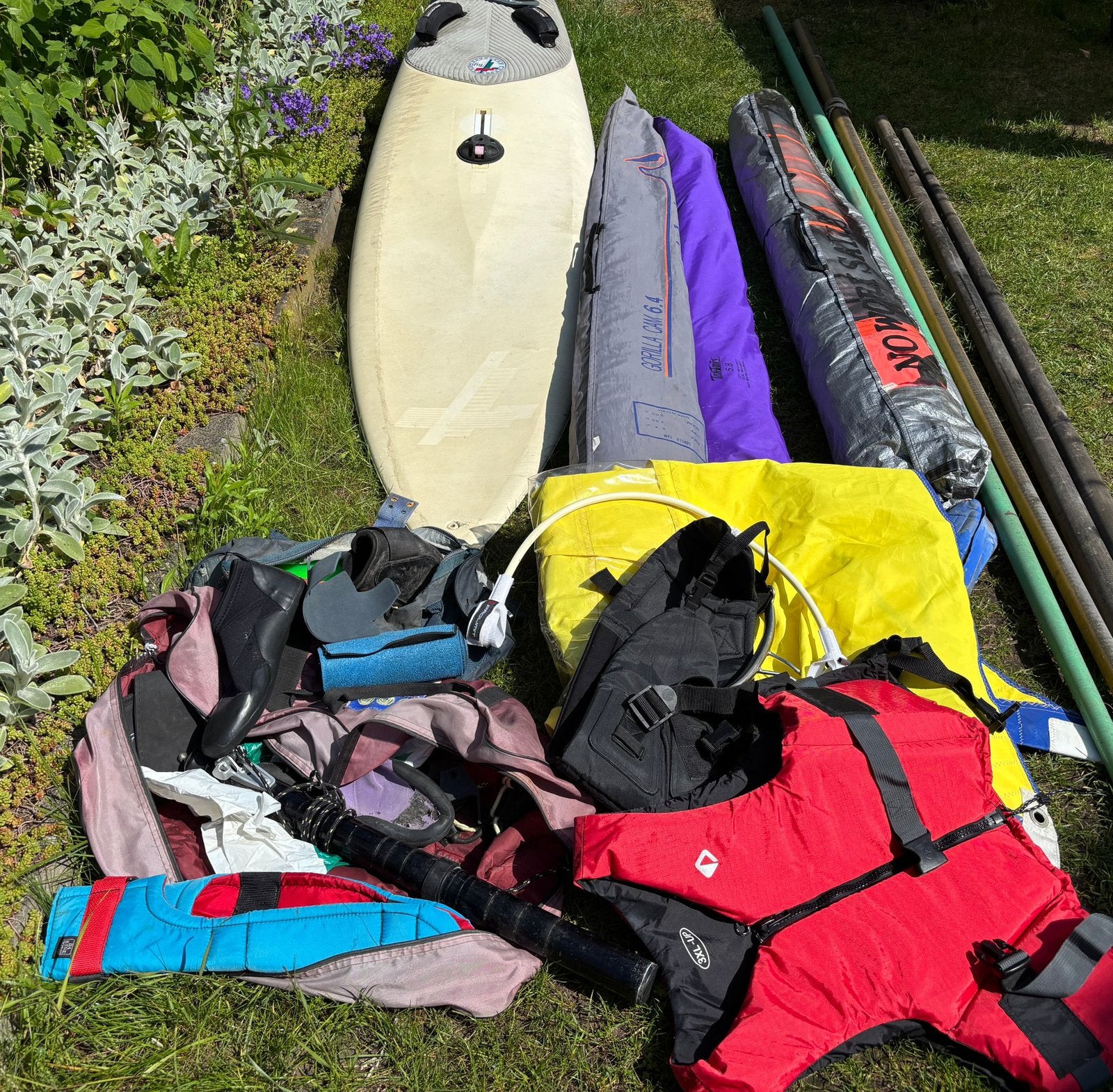 Veel surfspullen oa Tiga LWR 298 met zeilen 5,5 5,8 en 6,4., Watersport en Boten, Windsurfen, Gebruikt, Ophalen of Verzenden