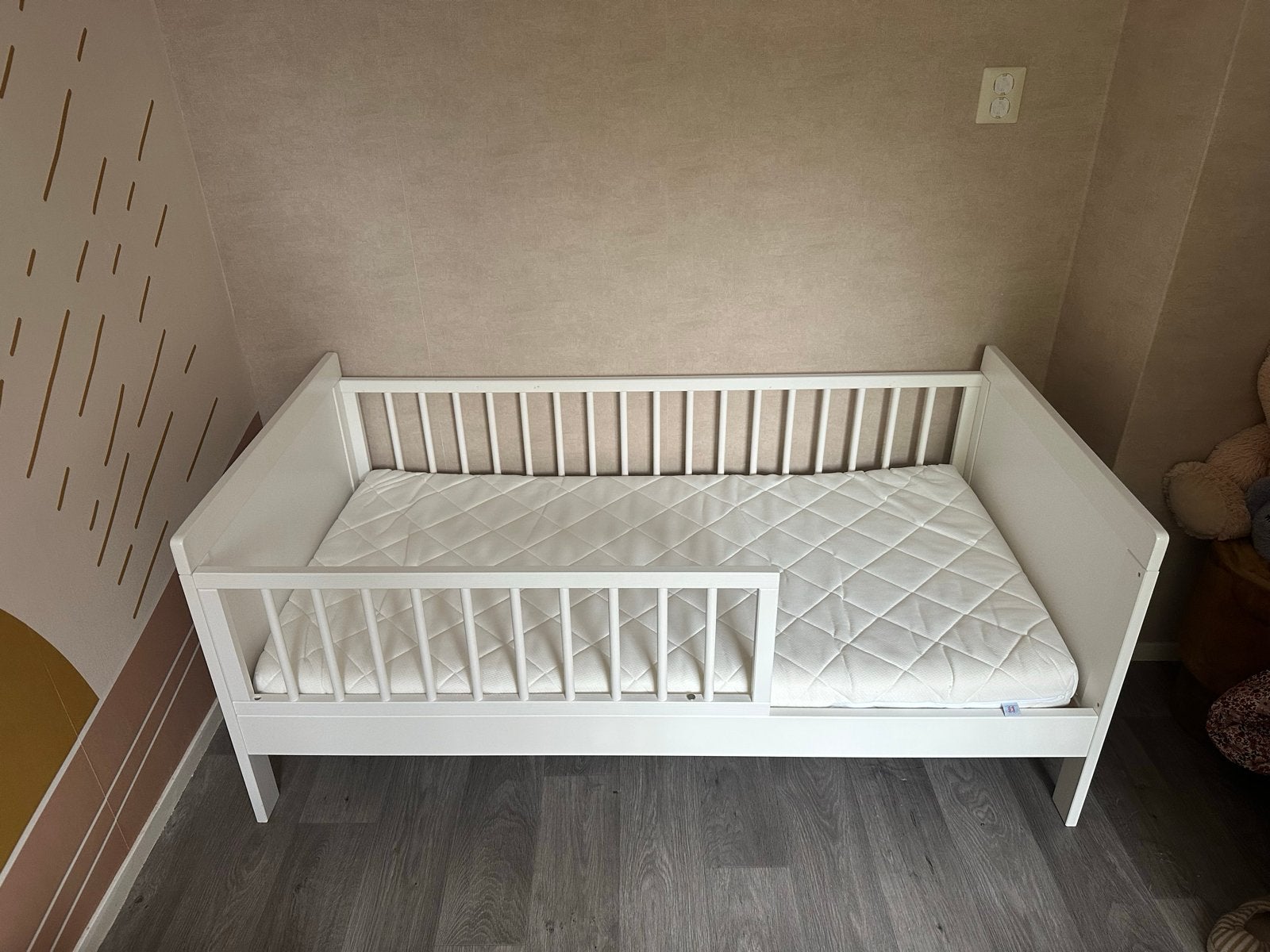 Petite Amélie Wit peuterbed met Matras en Lattenbodem, Ophalen, 70 tot 85 cm, 140 tot 160 cm, Zo goed als nieuw