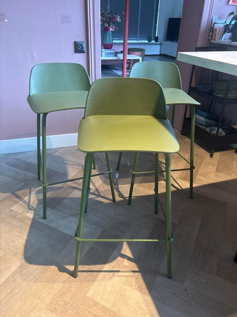 3 Groene barkrukken met rugleuning, Huis en Inrichting, Barkrukken, Met voetsteun, Ophalen of Verzenden, Zo goed als nieuw, Metaal