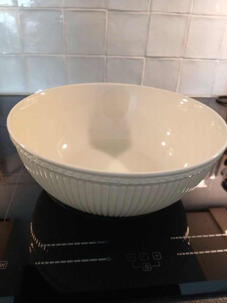 Wedgwood Edme diepe schaal 25 cm, Klassiek, Nieuw, Ophalen of Verzenden, Schaal of Schalen