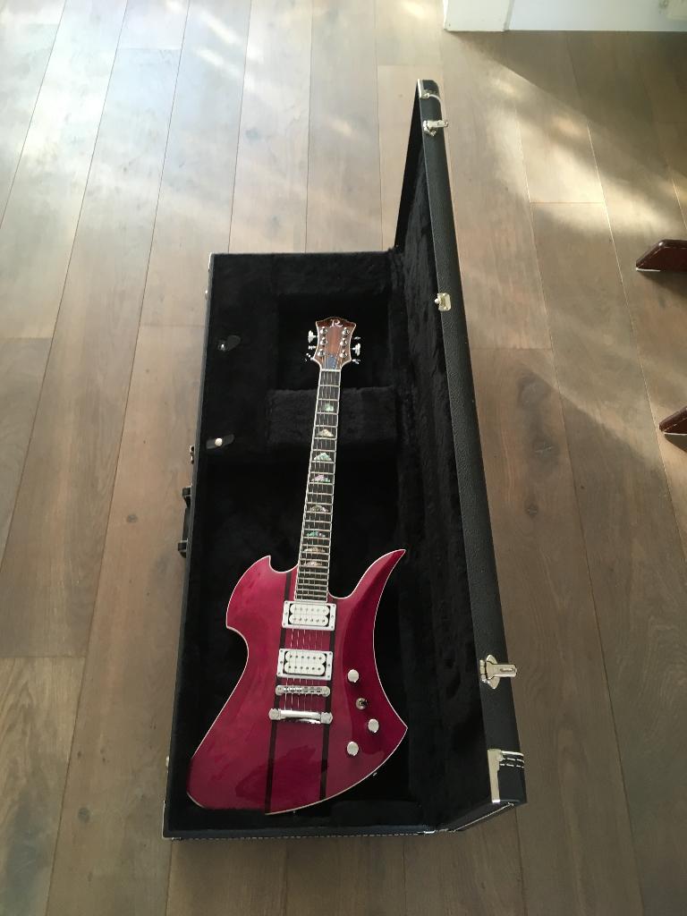 GEZOCHT: BC Rich Mockingbird archtop supreme serienr. 97161, Muziek en Instrumenten, Ophalen of Verzenden, Gebruikt, Solid body