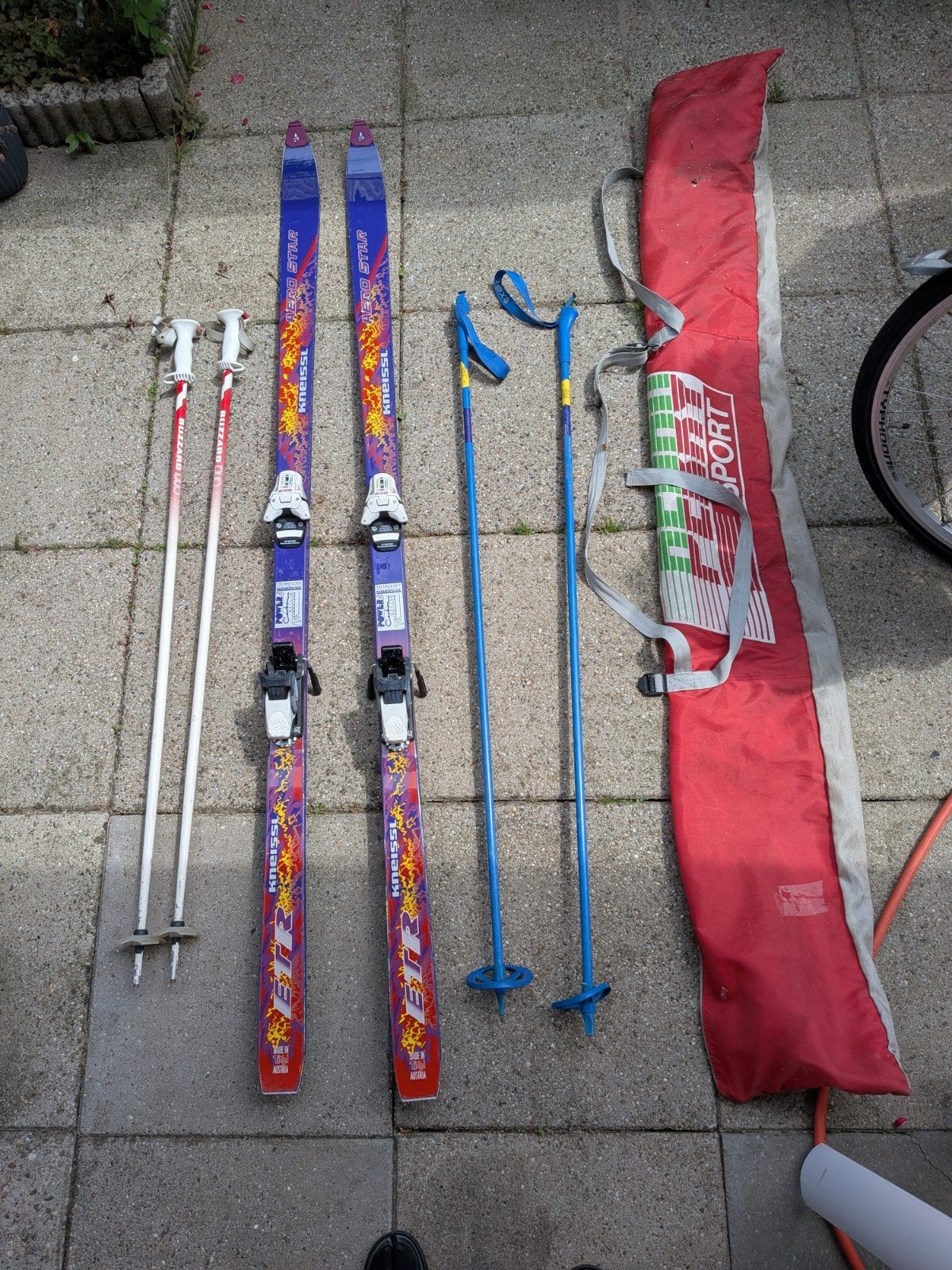 Kneissl ski's met stokken en draagtas, Sport en Fitness, Skiën en Langlaufen, Overige merken, 140 tot 160 cm, Gebruikt, Ophalen of Verzenden