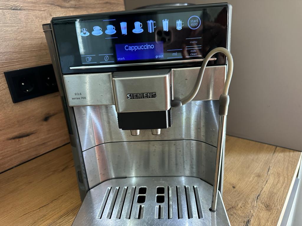 Siemens EQ.6 series 700 volautomatische espressomachine, Afneembaar waterreservoir, Gebruikt, 10 kopjes of meer, Koffiemachine