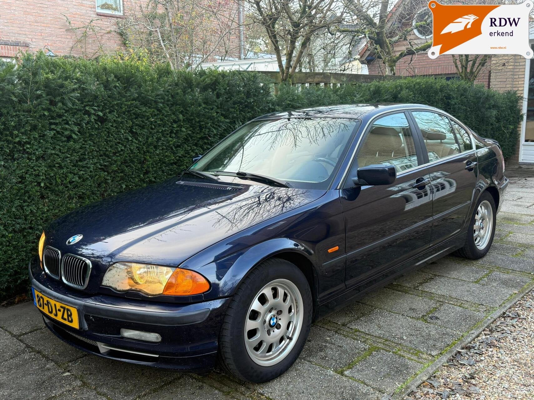 BMW 3-serie 328i Executive Automaat l Youngtimer l Trekhaak, Auto's, BMW, Gebruikt, Beige, Blauw, 2793 cc