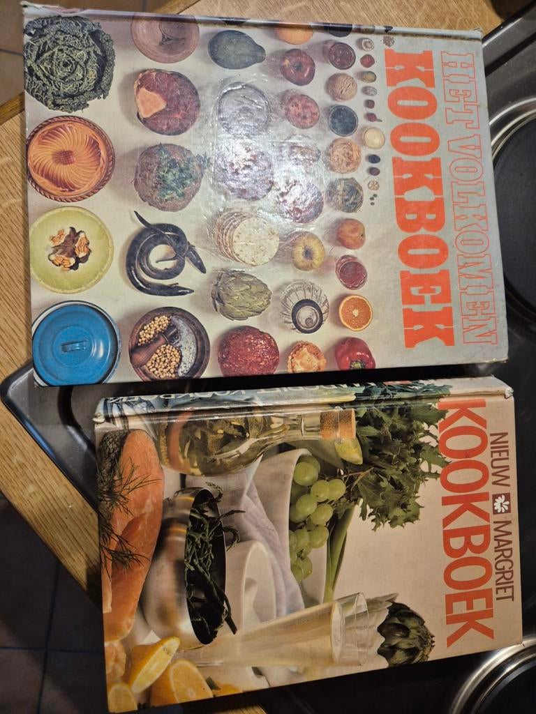 Het Volkomen Kookboek & Nieuw Margriet Kookboek, Boeken, Kookboeken, Hoofdgerechten, Ophalen of Verzenden, Nederland en België