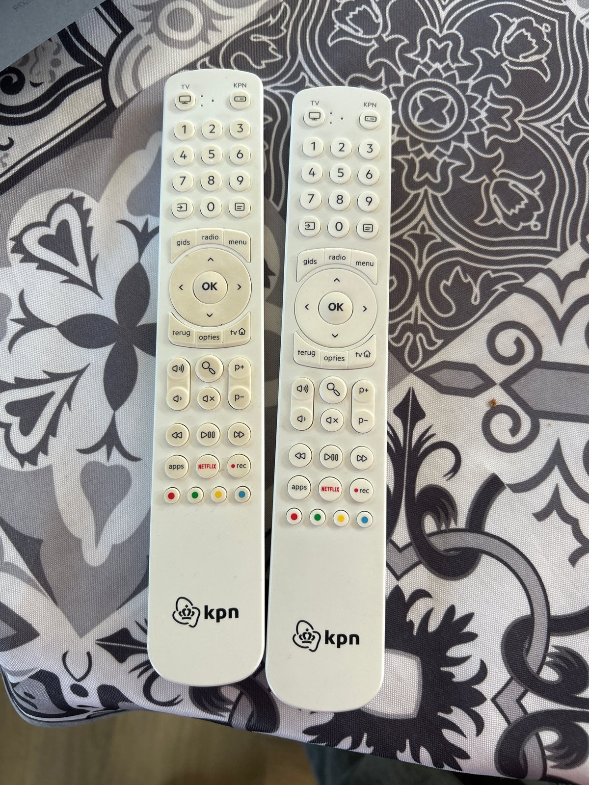 2x KPN afstandsbediening voor TV en ontvanger, Ophalen of Verzenden, Gebruikt, Origineel, Tv