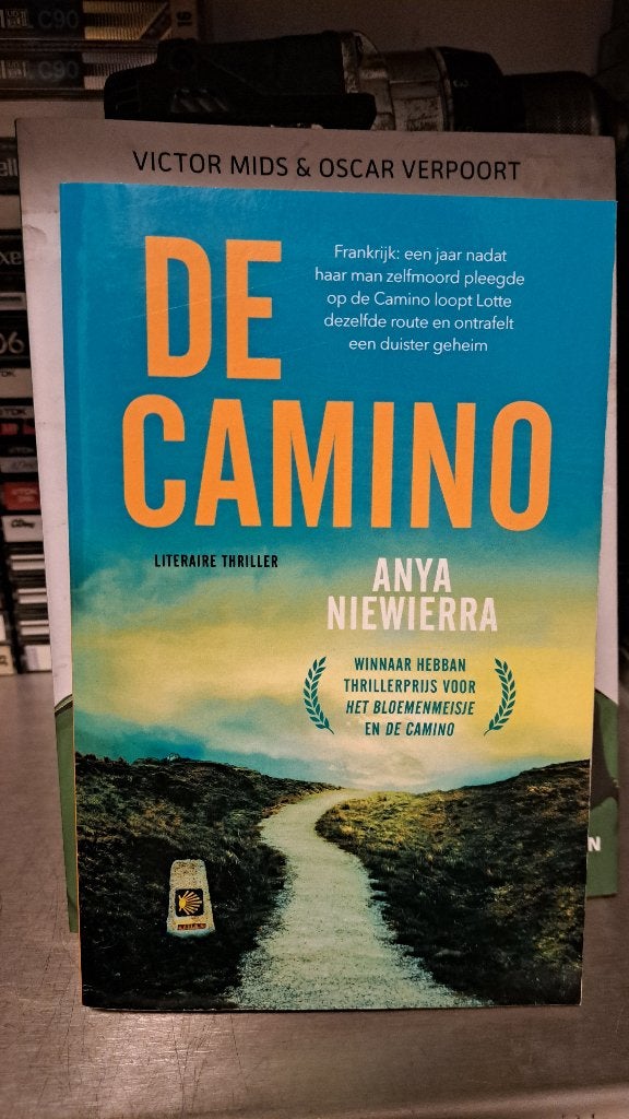 Anya Niewierra-De camino (Z262-144), Boeken, Thrillers, Ophalen of Verzenden, Zo goed als nieuw