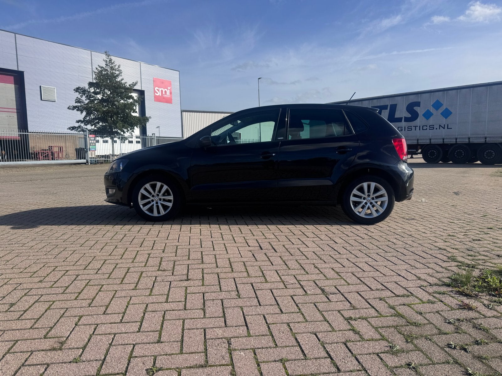 Volkswagen Polo 1.4 16V FSI 63KW 2011 Zwart, Auto's, Voorwielaandrijving, 970 kg, 4 cilinders, Zwart