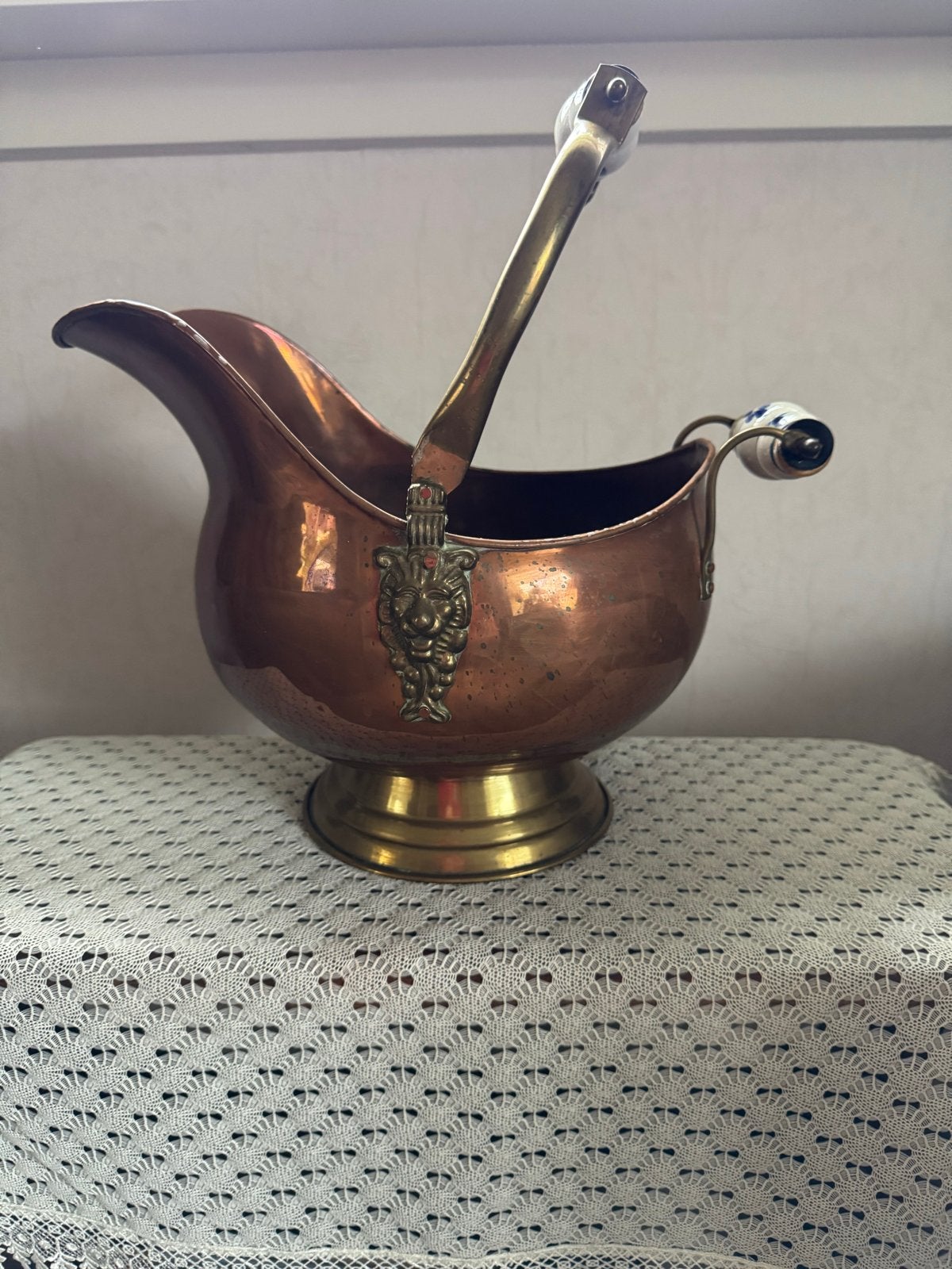 Antieke Koperen helmkit met Porseleinen Handvat, Antiek en Kunst, Ophalen of Verzenden, Koper