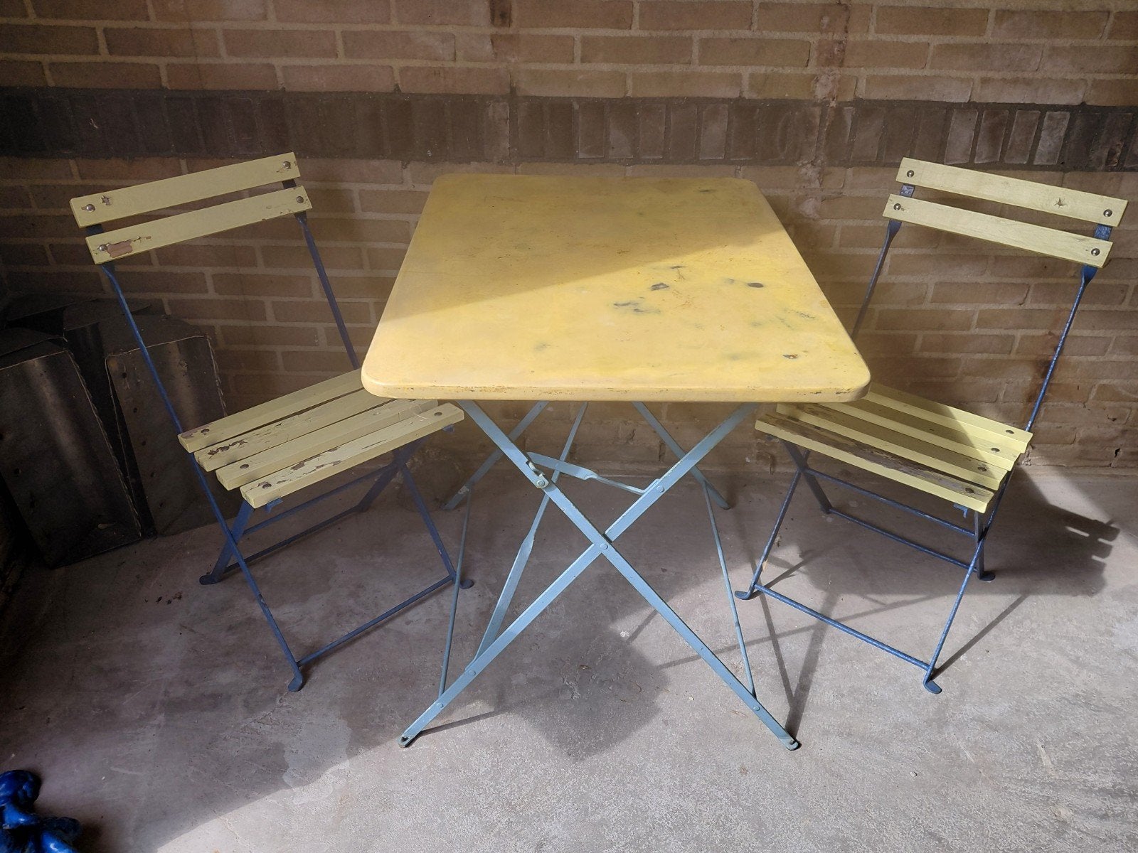 Bistro Set, Ophalen