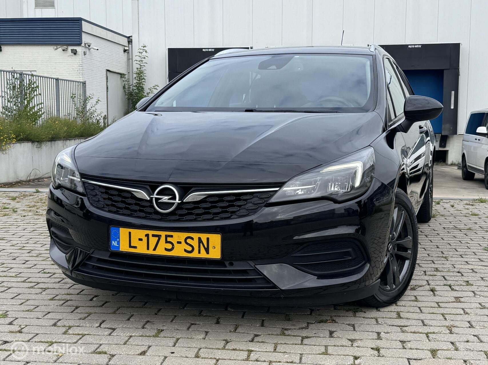 Opel Astra Sports Tourer 1.2 Design & Tech Stoel&stuur verwa, Auto's, Voorwielaandrijving, Gebruikt, Euro 6, 1199 cc