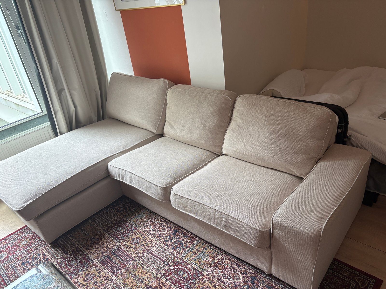 Comfortabele bank met nieuwe hoes - Kivik + chaise longue, Huis en Inrichting, Banken | Bankstellen, Ophalen, Hoekbank, Driepersoons